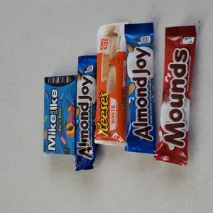 Mini brands series 4